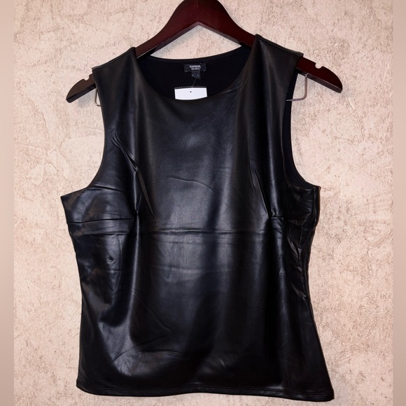 Express Body Contour  Tank - Picture 2 of 5